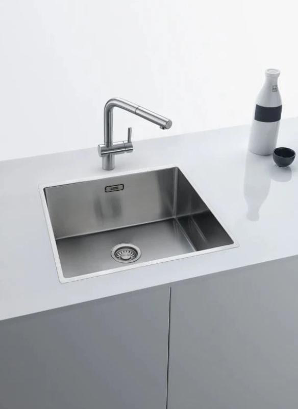 Robinetterie de cuisine en inox brossé Franke Atlas Neo avec bec extractible inox 115.0521.438
