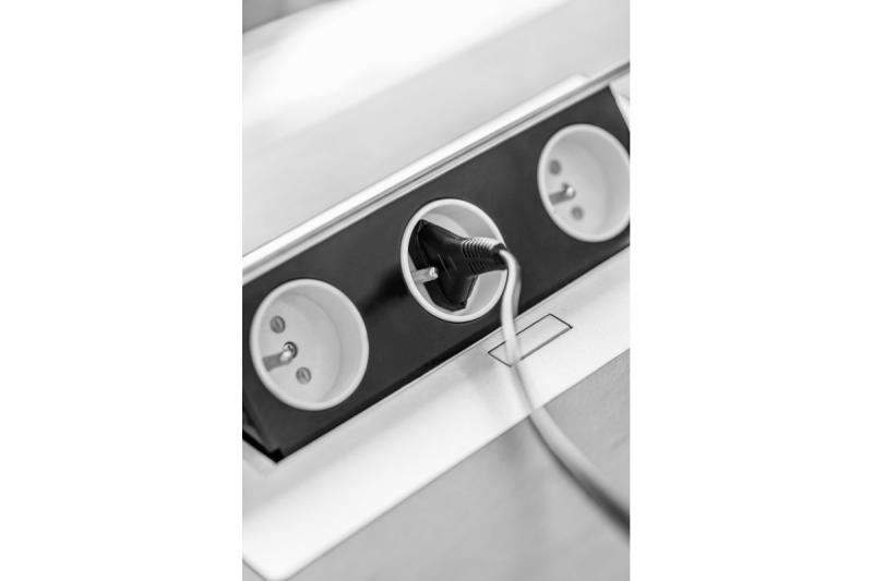 Prise encastrée rectangulaire 1208958681