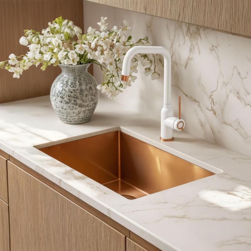 Quadri Stamford Mitigeur de Cuisine Blanc avec Finition Cuivrée PVD et Bec Pivotant en Angle 1208967700