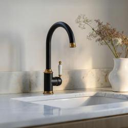 Quadri Worksop Robinet de Cuisine Classique et Nostalgique Noir avec Finition Cuivre PVD et Poignée en Céramique 1208967723
