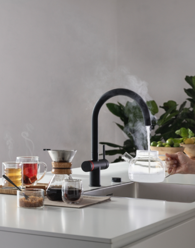 Franke Maris water hub 7L chaudière 3-en-1 avec robinet d'eau bouillante électronique tactile noir mat 160.0713.604