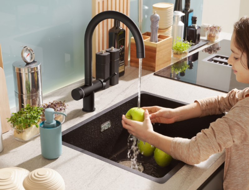 Franke Maris water hub 7L chaudière 3-en-1 avec robinet d'eau bouillante électronique tactile noir mat 160.0713.604