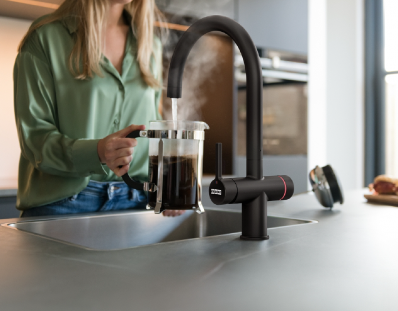 Franke Maris water hub 7L chaudière 3-en-1 avec robinet d'eau bouillante électronique tactile noir mat 160.0713.604