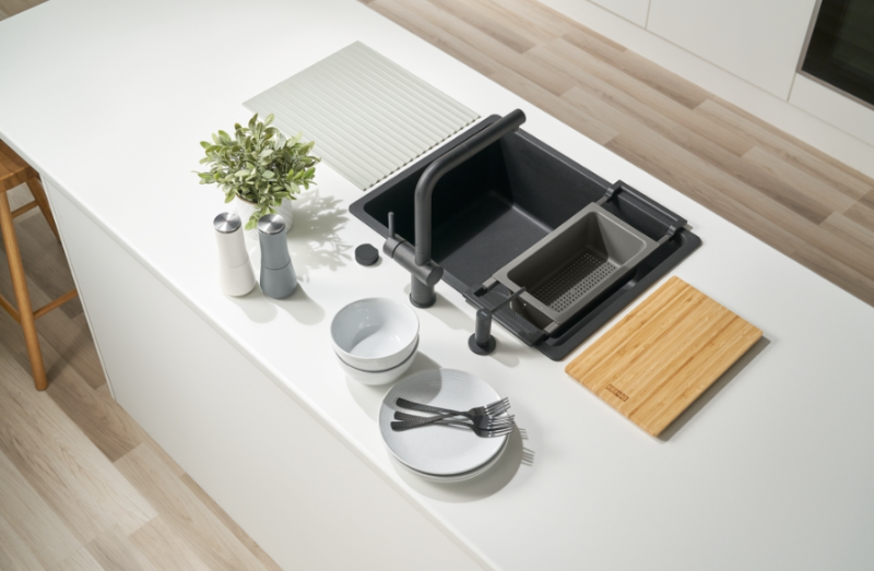 Franke Ensemble d'Accessoires Universels All-In Set 3 - Planche à Découper, Bac Insert en Plastique, Tapis Égouttoir et Pont Télescopique 112.0655.483