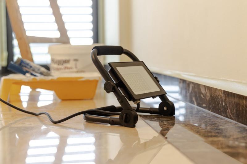 NELI Projecteur Portable, LED, 30W, 2700lm, 6400K, AC220-240V, IP65, câble de 1.5m