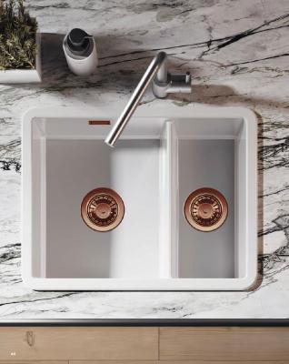 Ausmann Ceramic Ember Évier en céramique blanche de une et demie encastrable et sous plan 535 x 400 mm avec bouchons en cuivre 1208971507